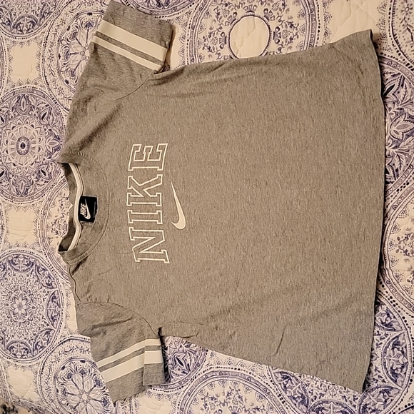 Small Nike Tee - Picture 1 of 3
